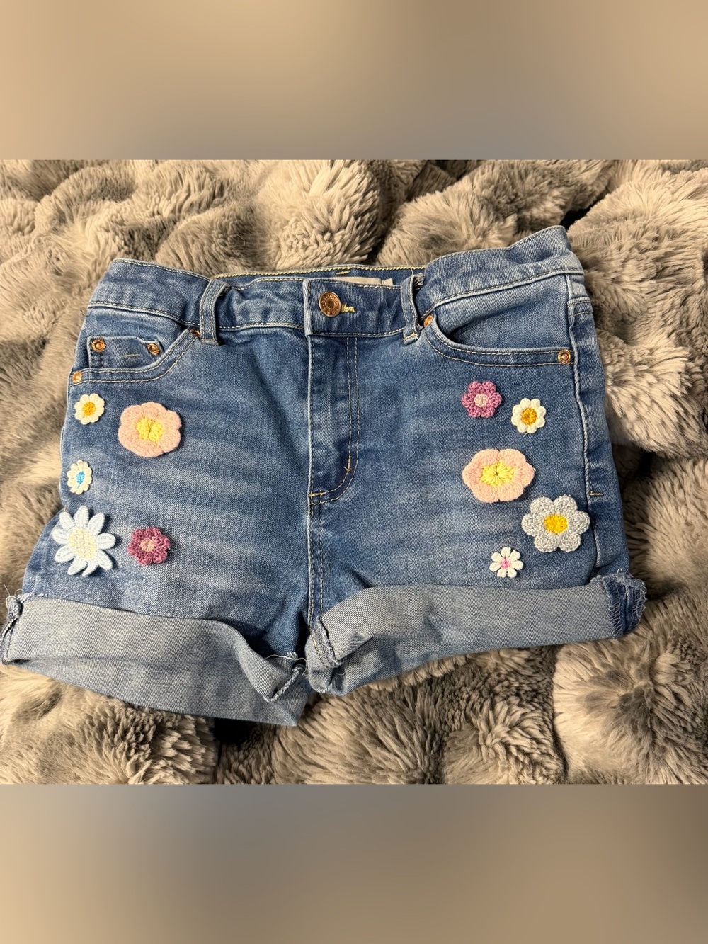Tractr Girls Crochet Flower Applique Denim Shorts EUC Size 10 $22